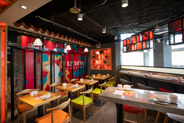 寸止挑战女海报