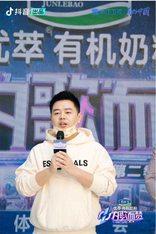 幼爱 等待每一粒水珠从壶嘴渗出海报