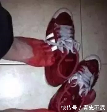 被保安威胁的动漫海报