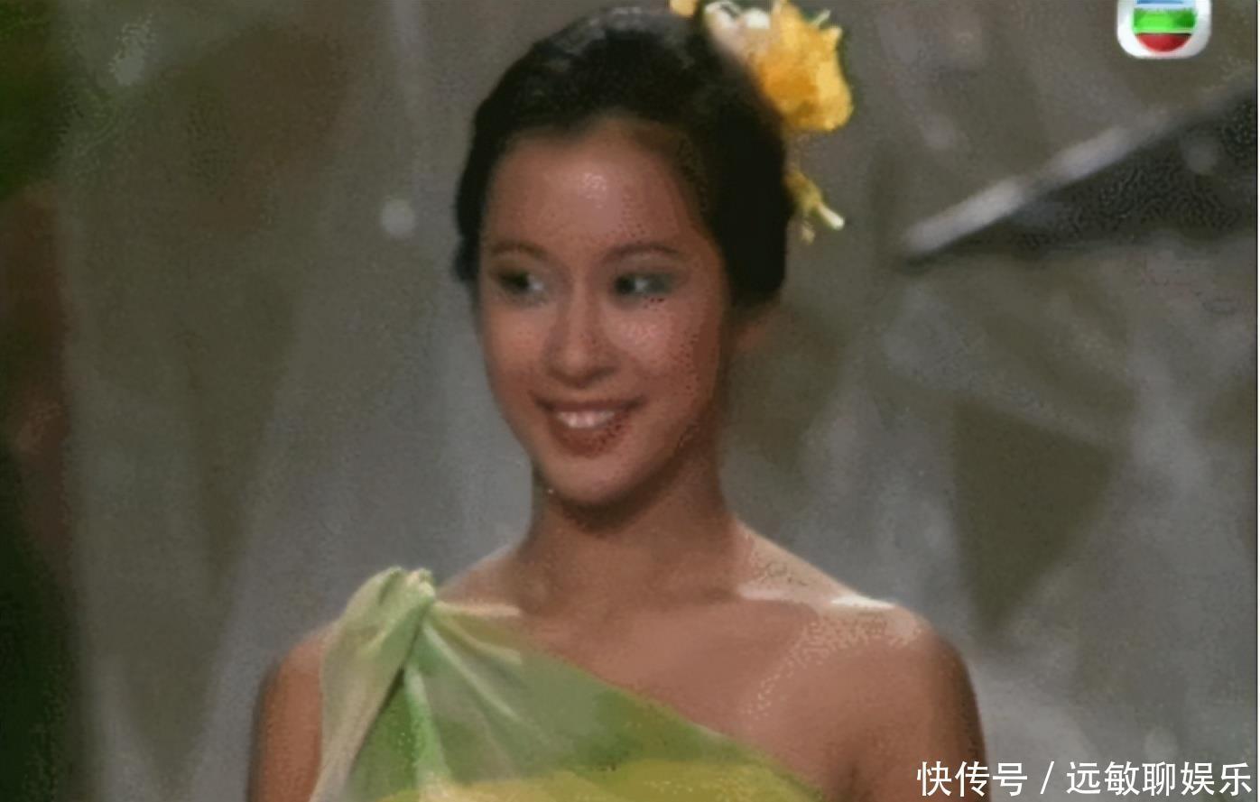 高弹体育生放烟花 烟花视觉表现力更为丰富海报