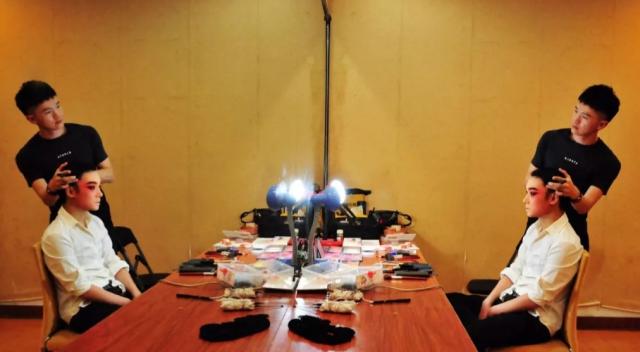 久久999精品久久海报