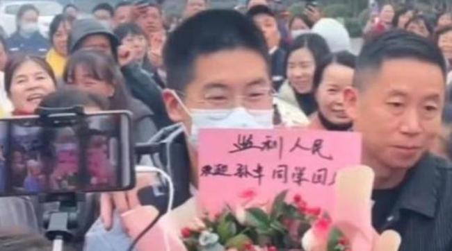 精品久久久久久中文字幕动漫 这些作品往往历经岁月沉淀海报