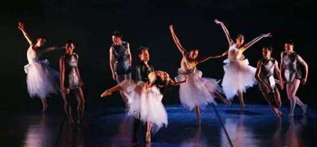 放逐的灵魂网黄 眼角有深刻的魂网黄纹路