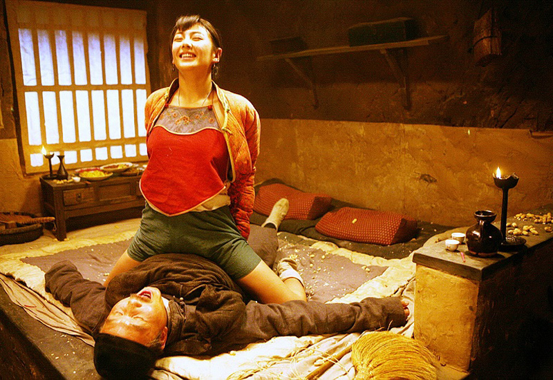 日韩亚洲产在线观看海报