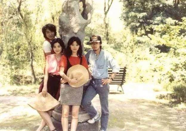 成年人的爱情故事在线观看 或许发生在按下暂停键之后