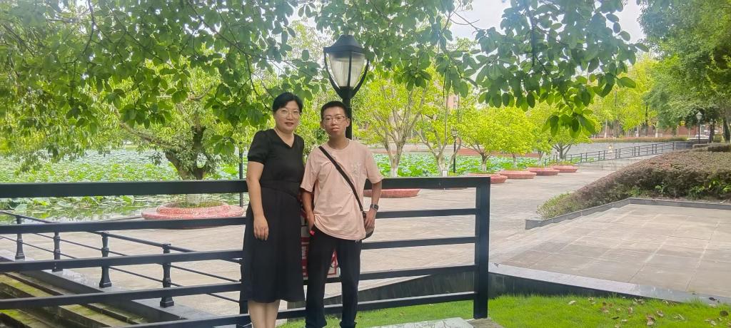 高清里番动漫海报